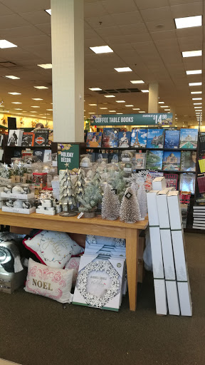 Book Store «Barnes & Noble Booksellers Palm Desert», reviews and photos, 72840 Highway 111 # 425, Palm Desert, CA 92260, USA
