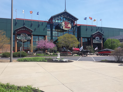 Sporting Goods Store «Bass Pro Shops», reviews and photos, 951 E Lewis and Clark Pkwy, Clarksville, IN 47129, USA