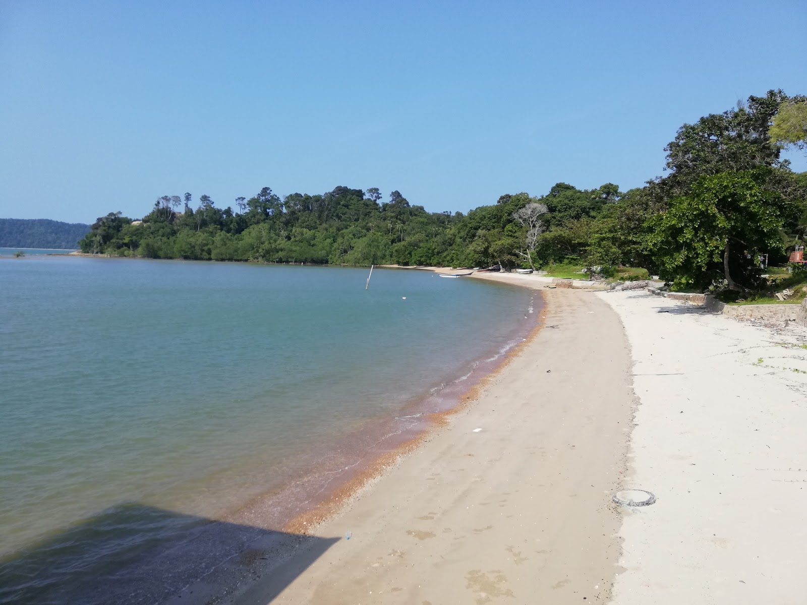 Penyabung Beach的照片 带有明亮的沙子表面