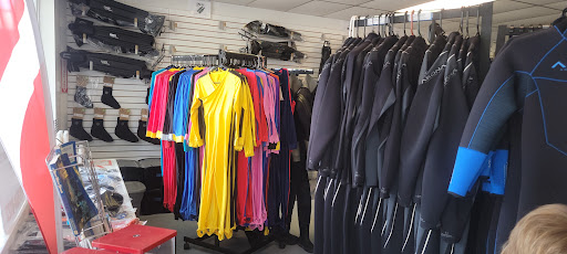SCUBA Instructor «WOODS & WATER OUTDOOR SPORTS CENTER», reviews and photos, 124 Edwards Ave, Brandon, FL 33510, USA