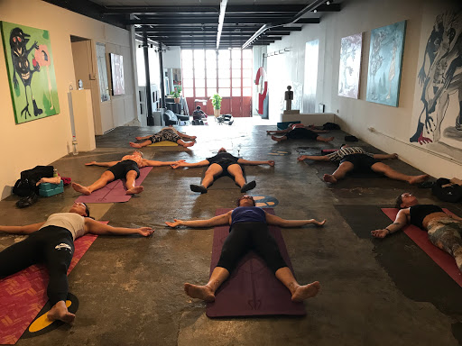 LE FLOW YOGA SHALA - MIREIA SABATER en Sant Feliu de Guíxols, Girona