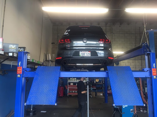 Muffler Technician image
