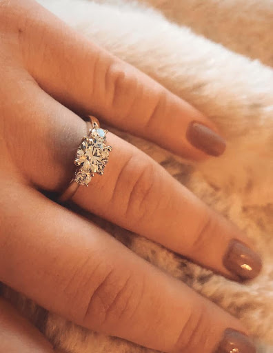 Jewelry Store «Revell Jewelers», reviews and photos, 904 Middle Rd, Bettendorf, IA 52722, USA