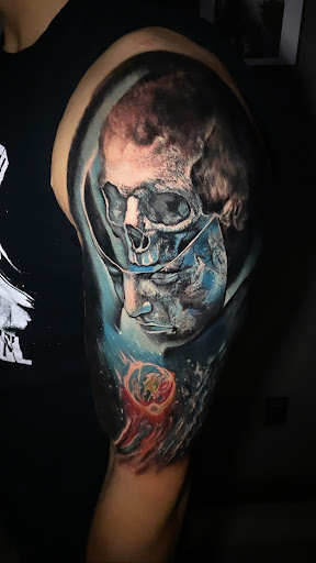 Find leg tattoo ideas for guys for your next unique tattoo in Amsterdam at Flat Out Tattoo Co. Lucas Miller