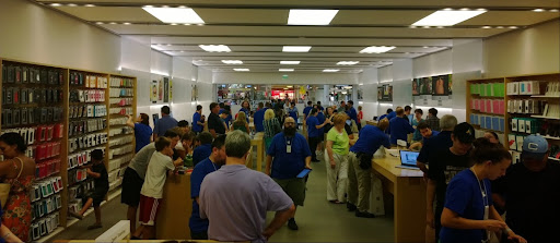 Computer Store «Apple Crabtree Valley Mall», reviews and photos, 4325 Glenwood Ave, Raleigh, NC 27612, USA