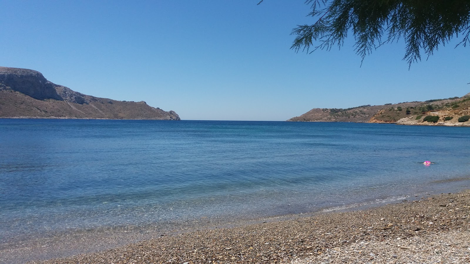 Tis Popis beach'in fotoğrafı geniş ile birlikte
