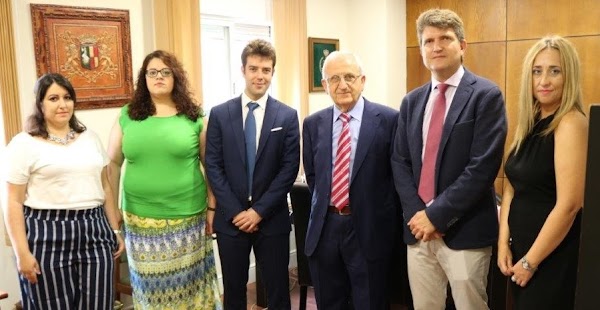 Imagen de Abogados de la Chica (1 de 3)