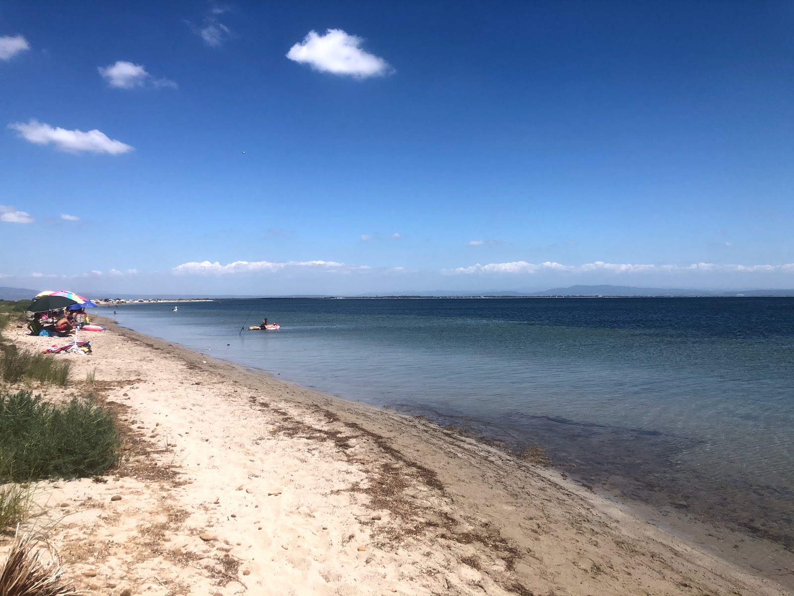 Foto di Mare Morto Beach con una superficie del sabbia beige