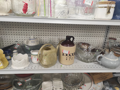 Thrift Store «Goodwill Retail Store of Florissant», reviews and photos, 472 Lindbergh Blvd, Florissant, MO 63031, USA