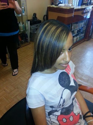 Beauty Salon «Nicole Dominican Beauty Salon», reviews and photos, 5009 N Broad St, Philadelphia, PA 19141, USA