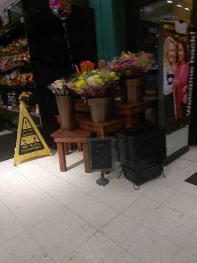 Grocery Store «Kroger», reviews and photos, 3838 Richfield Rd, Flint, MI 48506, USA