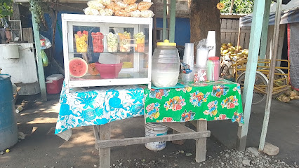 Agua de coco y fruta picada 'EL CHAVO'