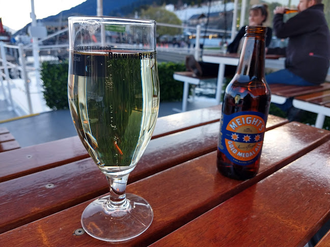 Perky's - Floating Bar Queenstown - Pub