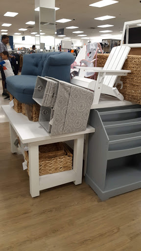 Department Store «Marshalls & HomeGoods», reviews and photos, 701 NJ-440, Jersey City, NJ 07304, USA