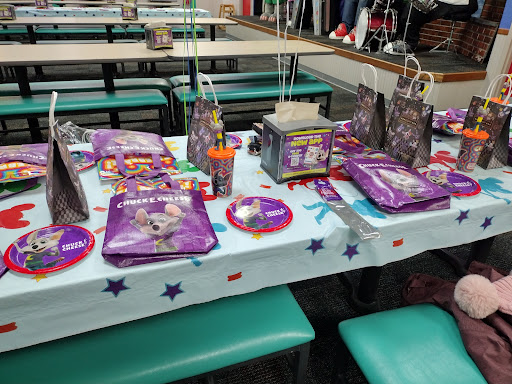 Shopping Mall «Riverpoint Center», reviews and photos, 1730 W Fullerton Ave, Chicago, IL 60614, USA