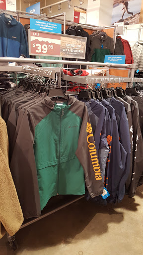 Sportswear Store «Columbia Sportswear Outlet Store», reviews and photos, 18539 Outlet Blvd #606, Chesterfield, MO 63005, USA