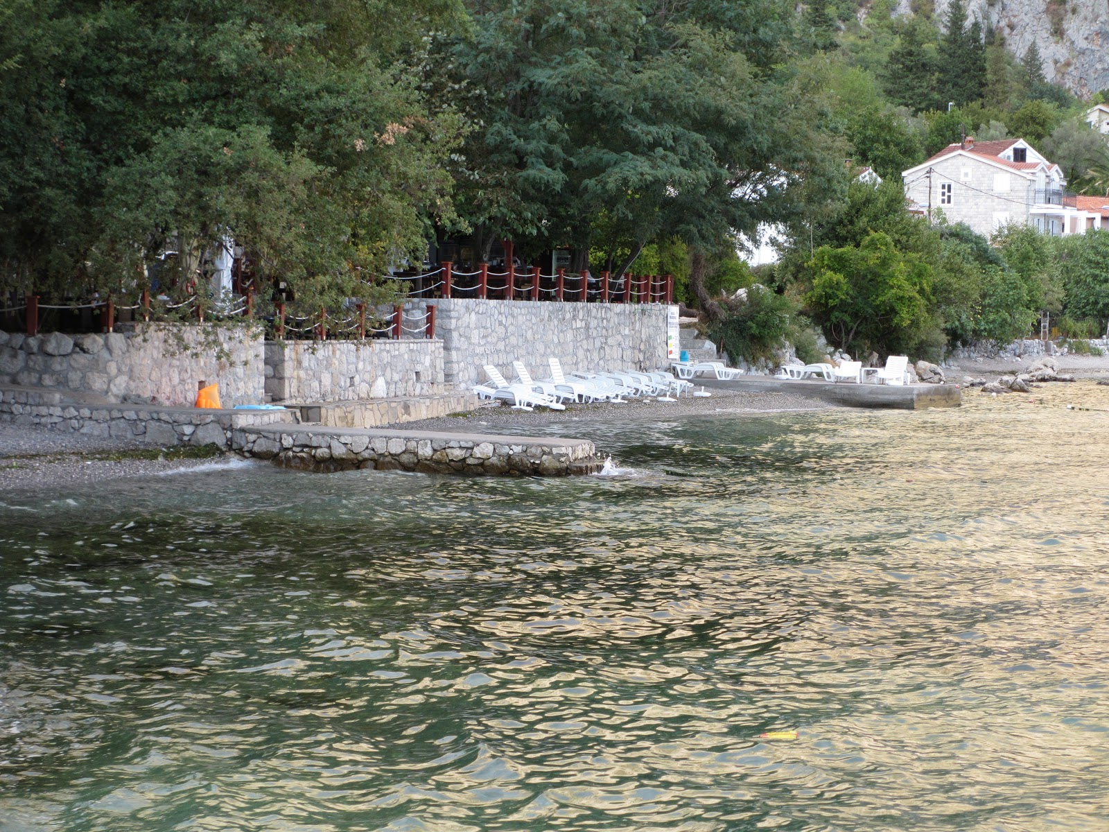 Orahovac Plyazh'in fotoğrafı ve yerleşim
