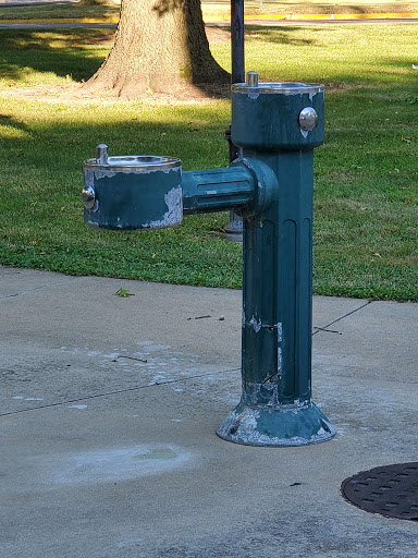 Park «Central Memorial Park», reviews and photos, 212 E 4th St, Sterling, IL 61081, USA