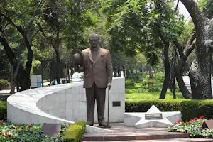 Atatürk Heykeli Monument Monumento image