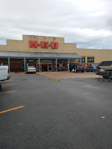 Grocery Store «H-E-B Grocery», reviews and photos, 3401 Gulfway Dr, Port Arthur, TX 77642, USA