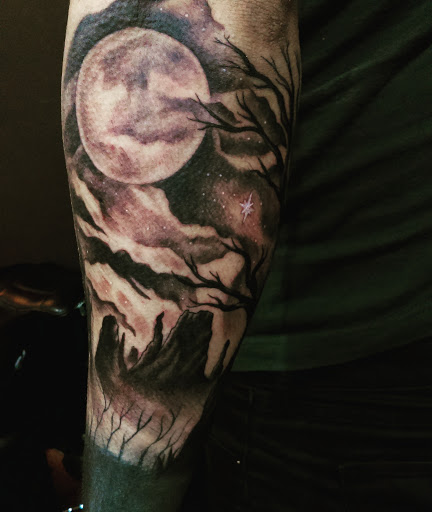 Tattoo Shop «Ink & Iron Custom Tattoo Studio», reviews and photos, 3700 N Cicero Ave, Chicago, IL 60641, USA