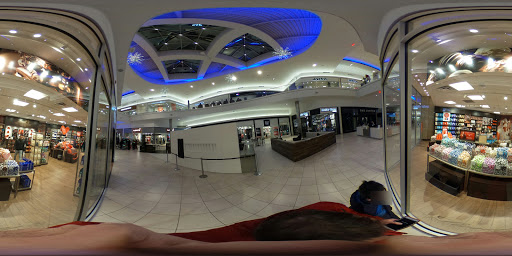 Shopping Mall «Fashion Outlets of Chicago», reviews and photos, 5220 Fashion Outlets Way, Rosemont, IL 60018, USA