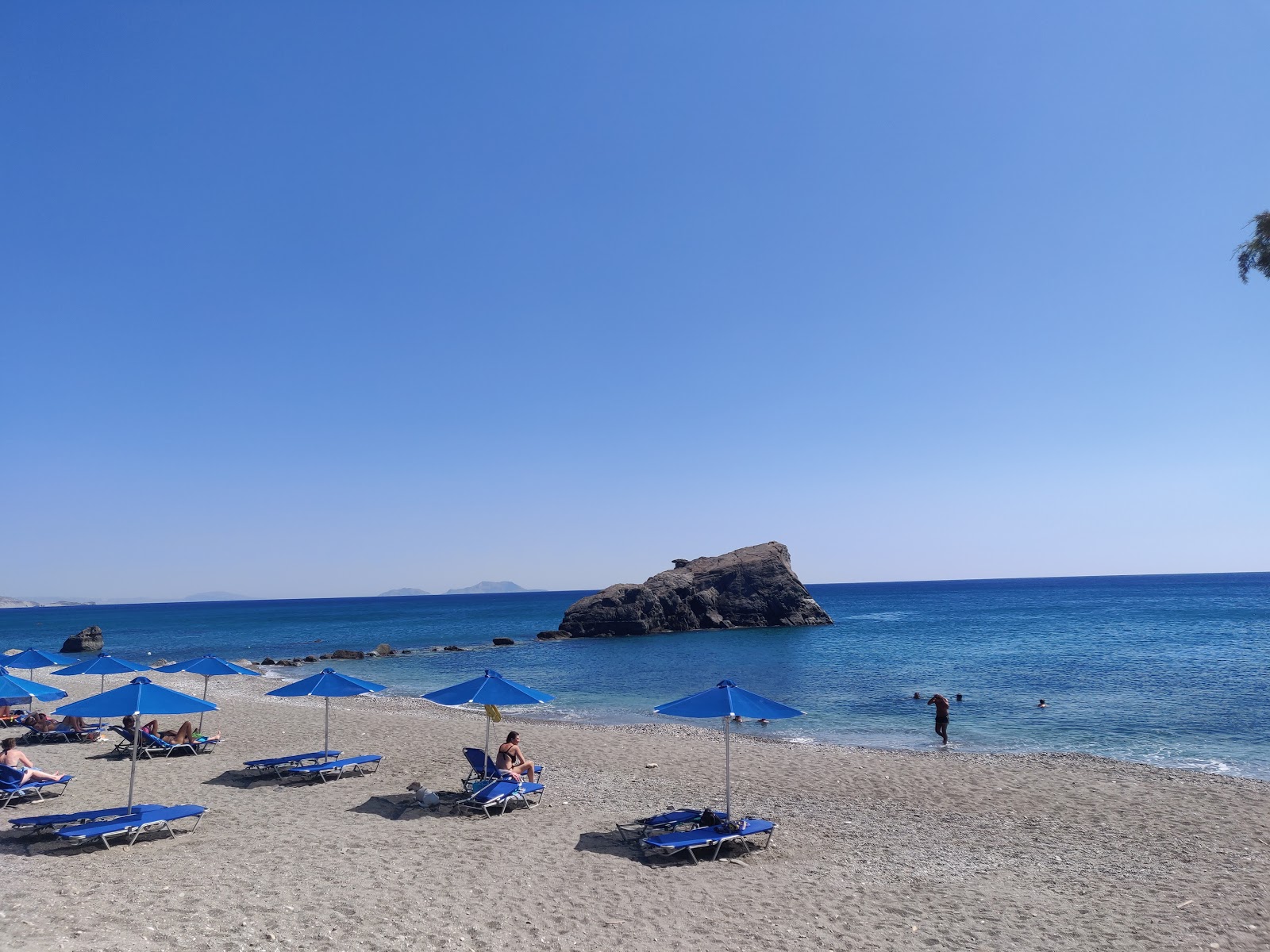 Dionyssos beach的照片 具有非常干净级别的清洁度