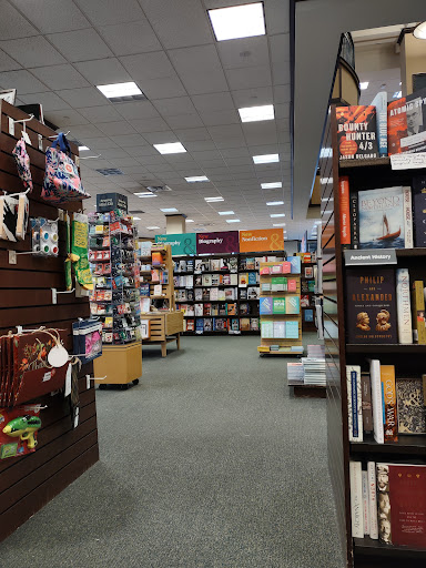 Book Store «Barnes & Noble», reviews and photos, 47 E Chicago Ave, Naperville, IL 60540, USA