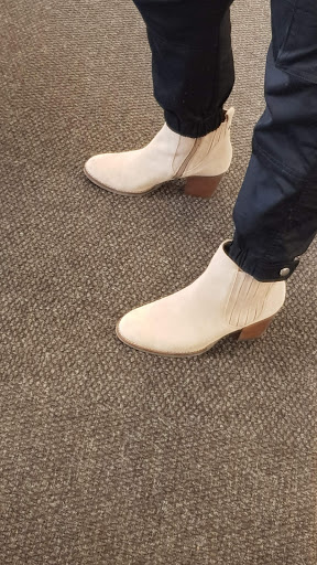 Shoe Store «DSW Designer Shoe Warehouse», reviews and photos, 290 Mid Rivers Center, St Peters, MO 63376, USA