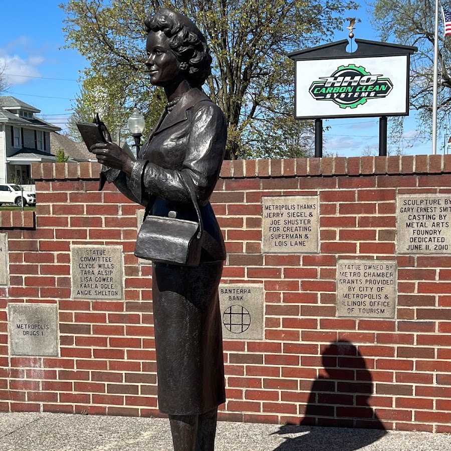 Lois Lane Statue