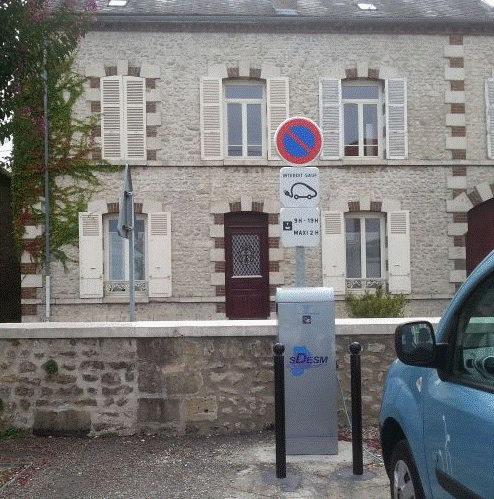 Borne de recharge de véhicules électriques Eco Charge 77 Charging Station Château-Landon