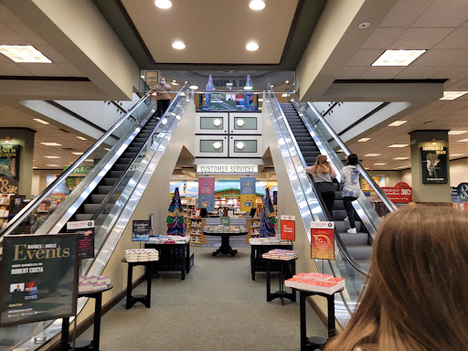 Book Store «Barnes & Noble Oxford Valley», reviews and photos, 210 Commerce Blvd, Fairless Hills, PA 19030, USA