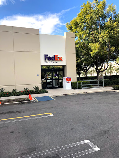 Shipping and Mailing Service «FedEx Ship Center», reviews and photos, 7000 Barranca Pkwy, Irvine, CA 92618, USA
