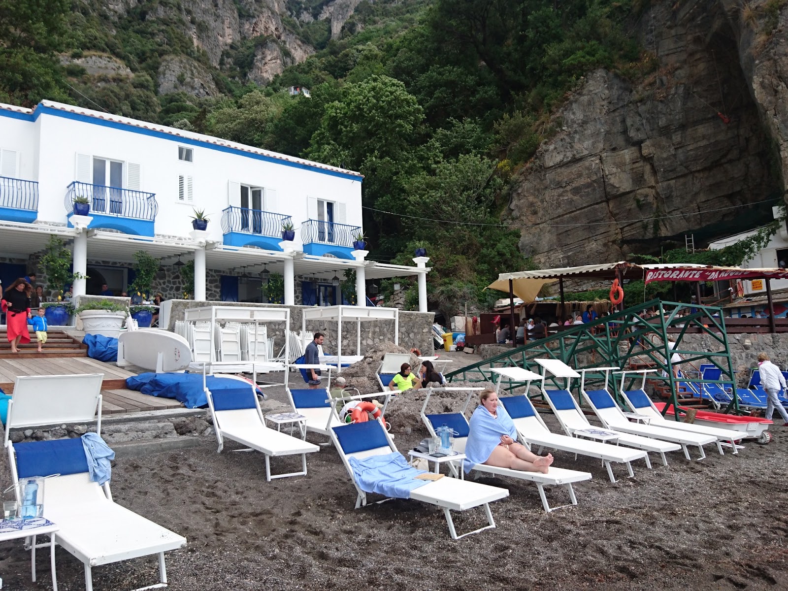 Foto de Laurito Beach. área parcialmente resortada