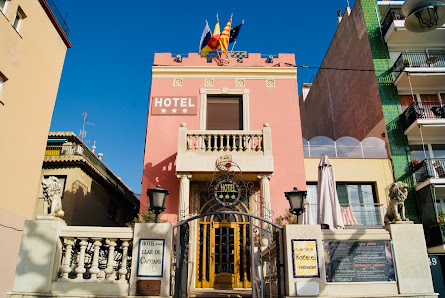 Hotel Restaurant LLar de Capitans Passeig Prat de la Riba, 48, 08320 El Masnou, Barcelona, España
