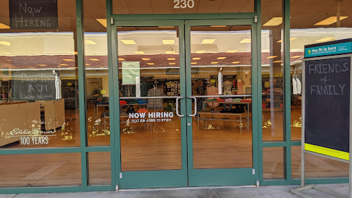 Clothing Store «Eddie Bauer Outlet», reviews and photos, 230 Outlet Village Blvd, Lebanon, TN 37090, USA