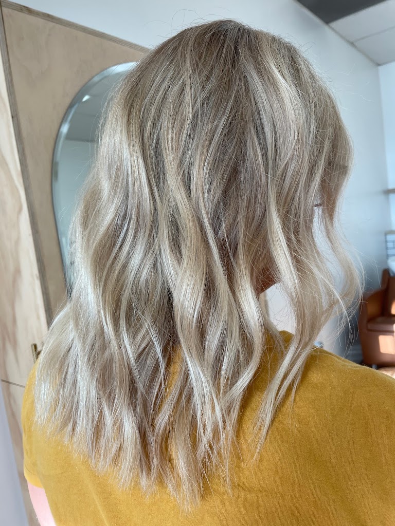 Blushed Salon 84057