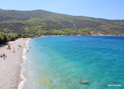 Foto von Porto Germeno Strand und die siedlung