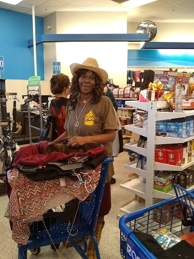 Shopping Mall «Powell Street Plaza Shopping Center», reviews and photos, 5795 Christie Ave, Emeryville, CA 94608, USA