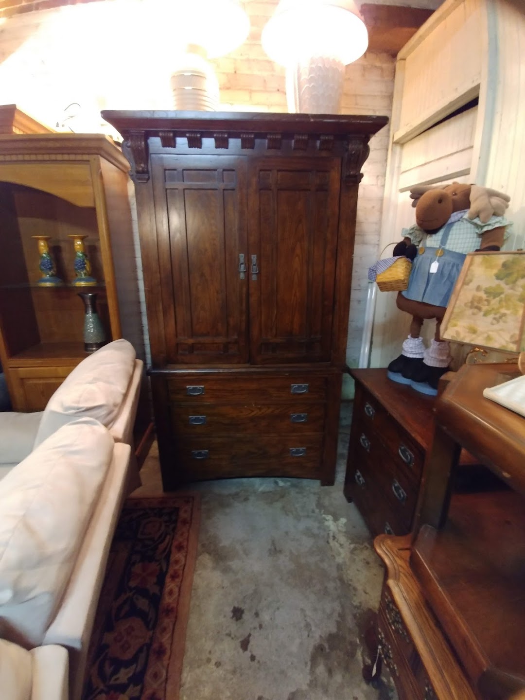 D & B Furniture - Payette Flea Market