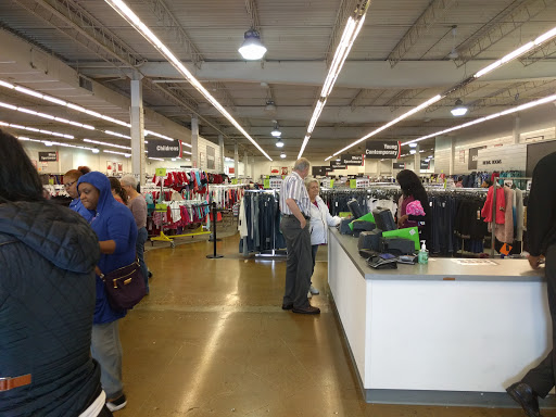 Department Store «Boston Store Clearance Center», reviews and photos, 5659 S 27th St, Milwaukee, WI 53221, USA