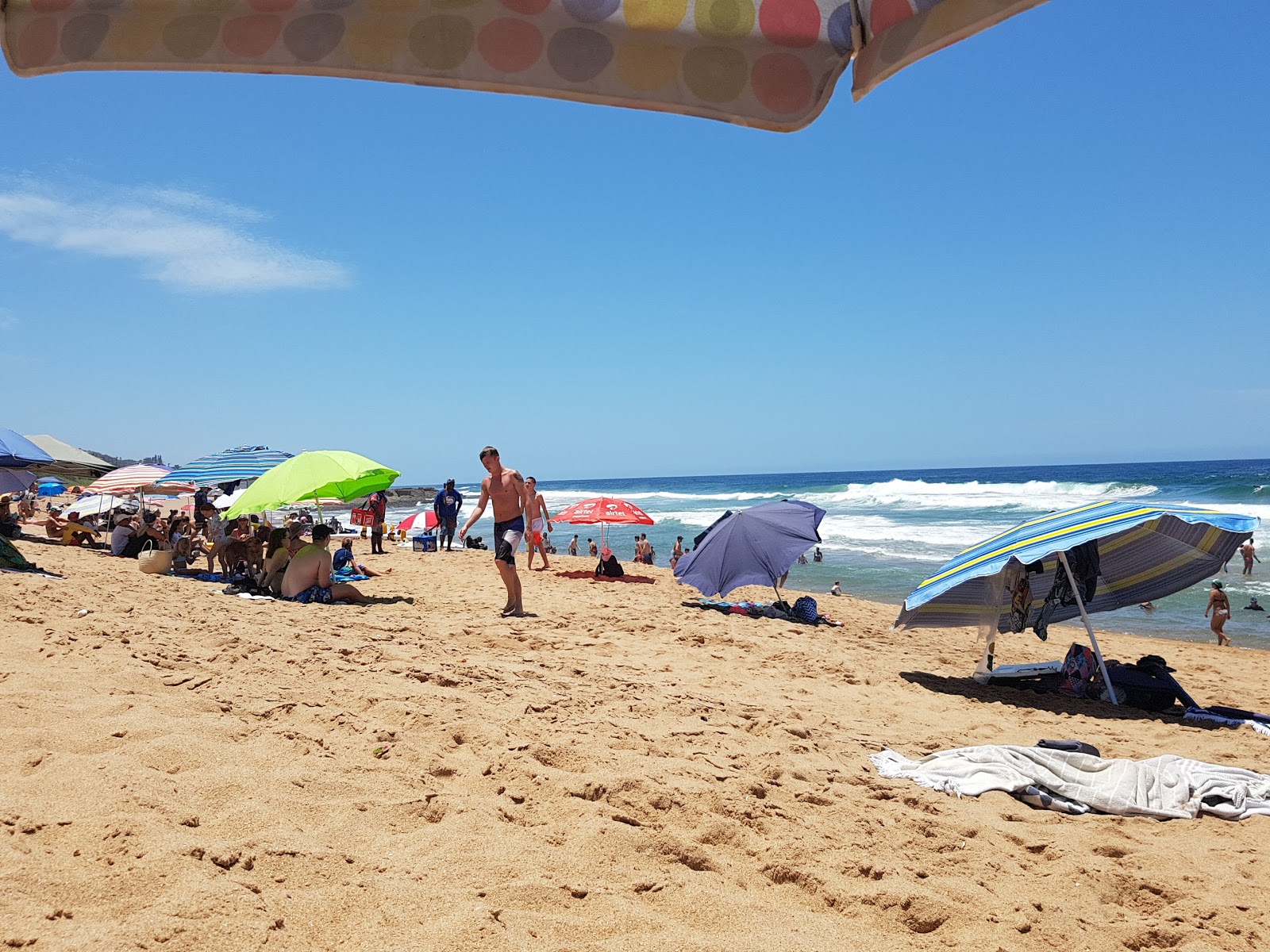 Foto de Salt Rock beach - lugar popular entre los conocedores del relax