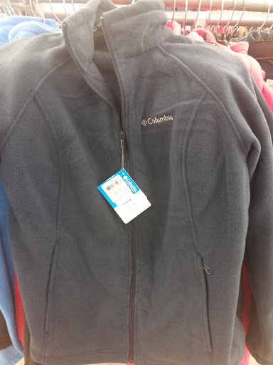 Sportswear Store «Columbia Sportswear Store - Gilroy, CA», reviews and photos, 681 Leavesley Rd d135, Gilroy, CA 95020, USA