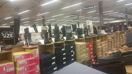 Shoe Store «DSW Designer Shoe Warehouse», reviews and photos, 6971 Grand Ave, Gurnee, IL 60031, USA