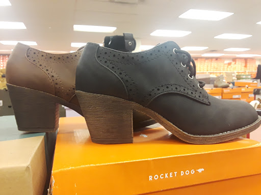 Shoe Store «Famous Footwear», reviews and photos, 40-24 College Point Blvd, Flushing, NY 11354, USA