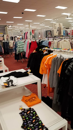 Department Store «Target», reviews and photos, 18855 N Market Pl Dr, Aurora, OH 44202, USA
