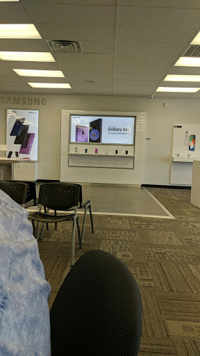 Cell Phone Store «Verizon Authorized Retailer - A Wireless», reviews and photos, 1150 Mineral Wells Ave, Paris, TN 38242, USA