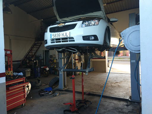 TALLERES CALDERA en Mirandilla, Badajoz