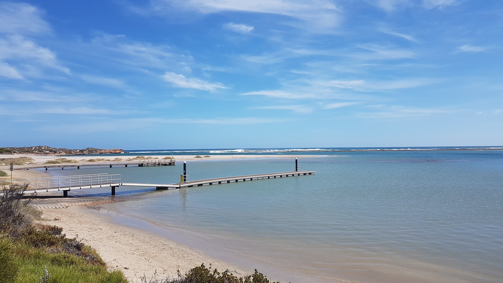 Foto van Chinaman's Beach - populaire plek onder ontspanningskenners
