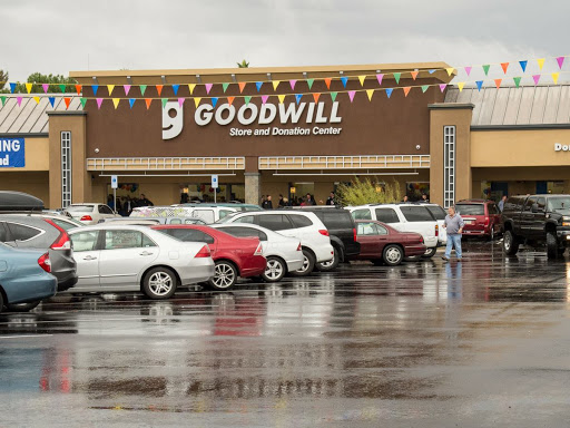 7th St & Thunderbird Goodwill Retail Store & Donation Center, 13236 N 7th St, Phoenix, AZ 85022, USA, 